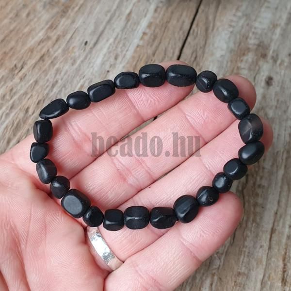 naramok-z-mineralu-onyx-tromlovane-obdlzniky-nepravidelne-6x9mm-cierny-polomatny-elastick